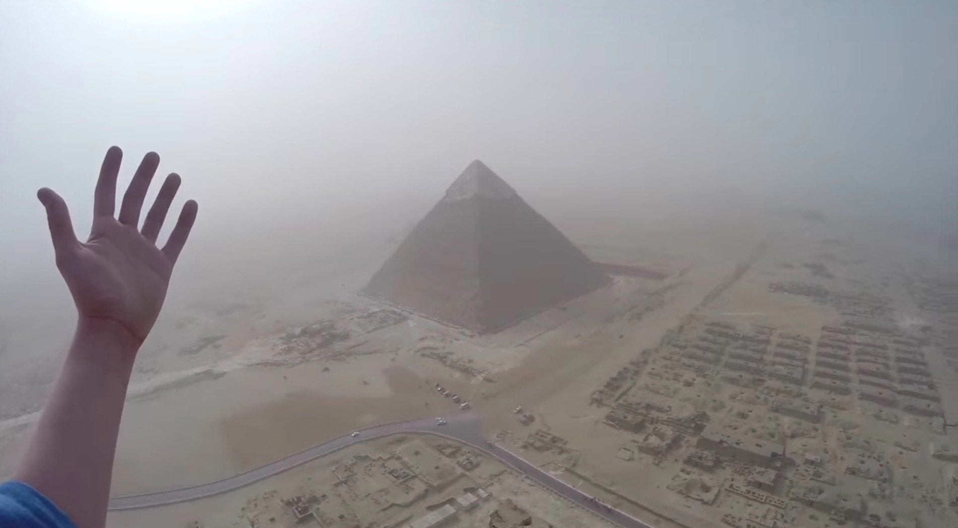 На вершине пирамиды хеопса На вершине пирамиды хеопса